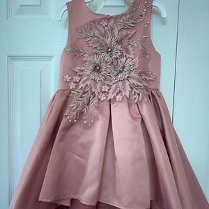 Worn only 2 times. For girls 6 years